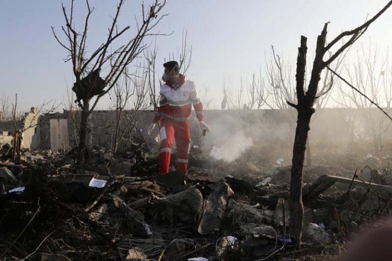Reportan 176 muertos tras accidente de avión ucraniano en Irán