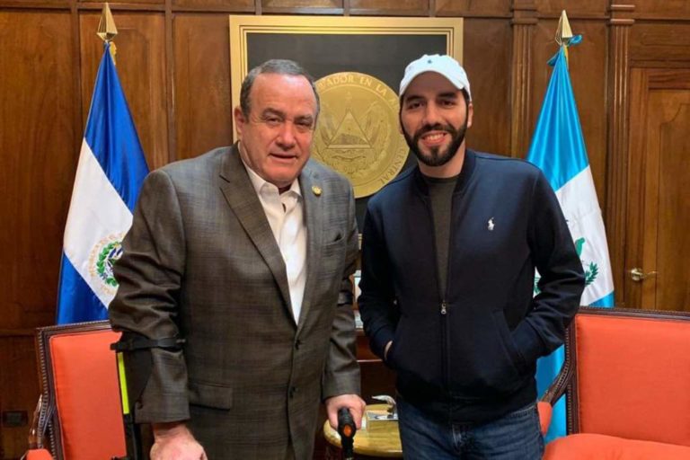 El Salvador y Guatemala firman convenio de cielos abiertos