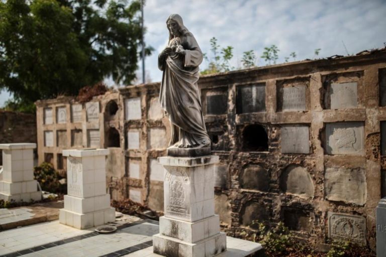 Ni los muertos esquivan la miseria en Venezuela