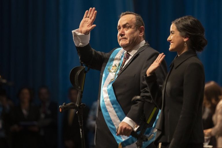 Guatemala: presidente crea comisión contra la corrupción