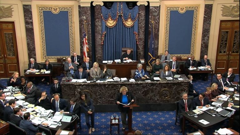 Senado aprueba reglas para juicio político a Trump