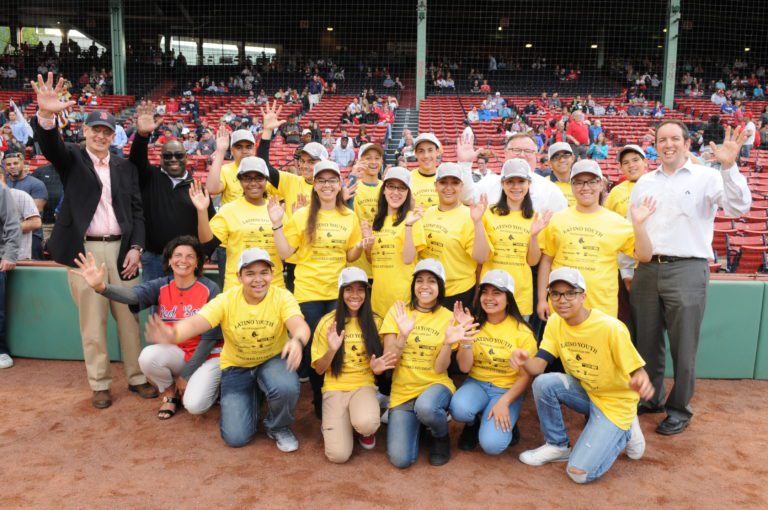 En el majestuoso y tradicional Fenway Park  25 años premiando estudiantes latinos
