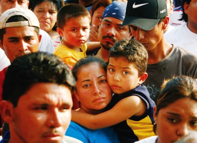 Corte Suprema le da luz verde a Servicio de Inmigración. Comienzan aplicar regla de ‘carga pública’.