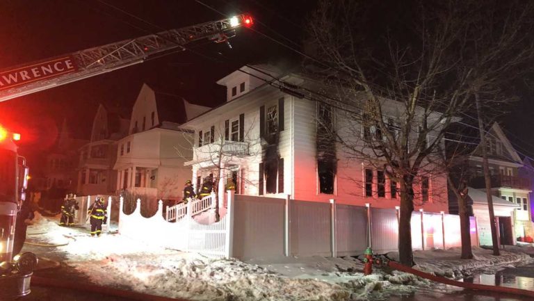 Una persona murió tras voraz incendio en Lawrence
