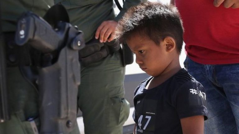 Otra vez los jueces meten la pata en el caso de la separación de 4,500 niños centroamericanos de sus padres.