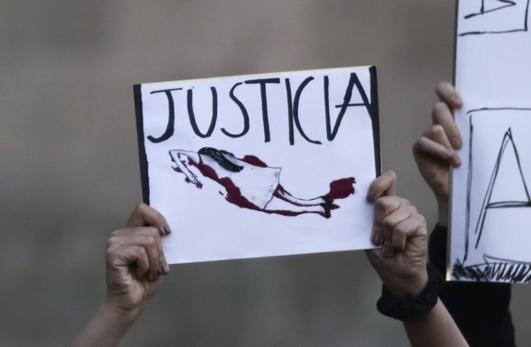 México: Entierran a niña asesinada en medio de indignación