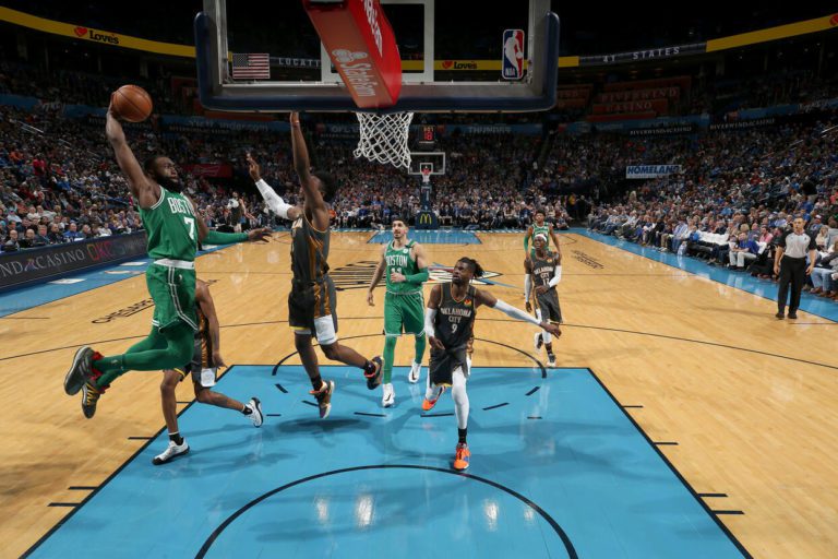 Los Celtics amplían racha ganadora