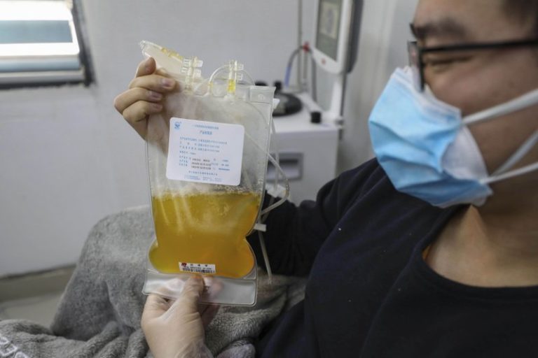 Estudian usar sangre de pacientes recuperados de coronavirus