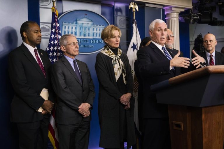 Washington erradica saludo de mano por temor a coronavirus