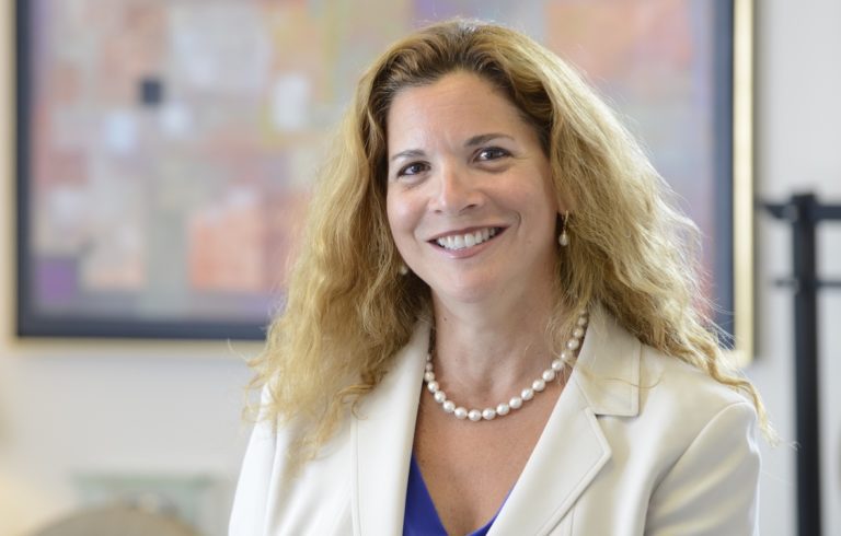 Massachusetts COVID-19 genera gran demanda de beneficios por desempleo