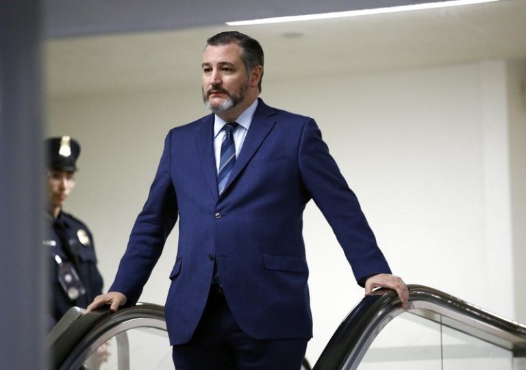 Senador Cruz en cuarentena tras compartir con paciente de coronavirus