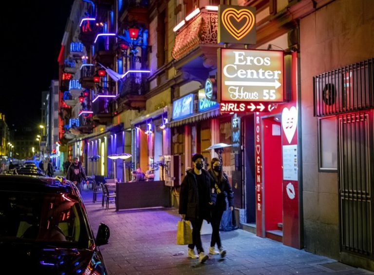 El virus amenaza con llevar la ruina a trabajadoras sexuales