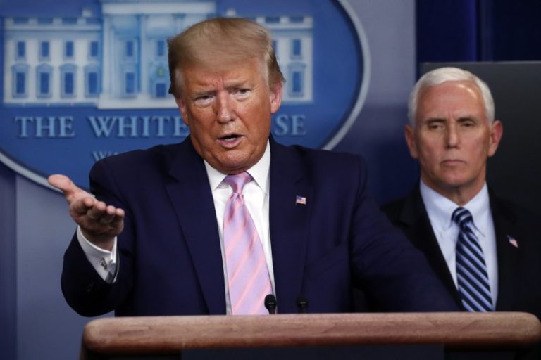 Trump firma decreto migratorio con varias excepciones