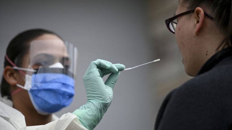 Pruebas de coronavirus para personas sin hogar