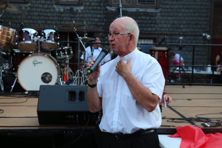 Piden orar por padre  Thomas de East Boston