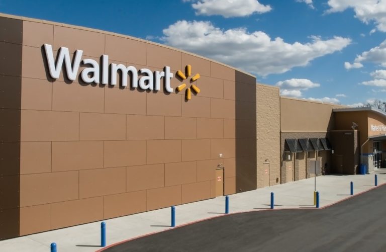 Aumenta cifra de empleados infectados en Walmart