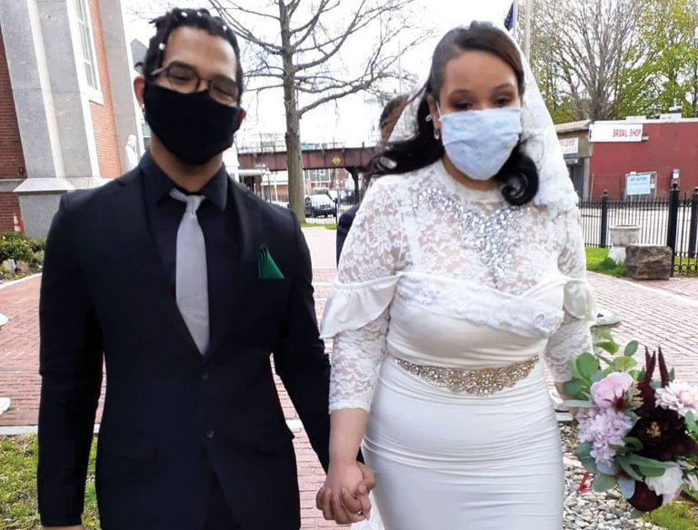 Se casan en medio de la pandemia