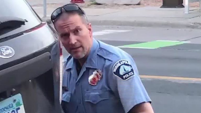 Acusan de homicidio a policía por la muerte de George Floyd