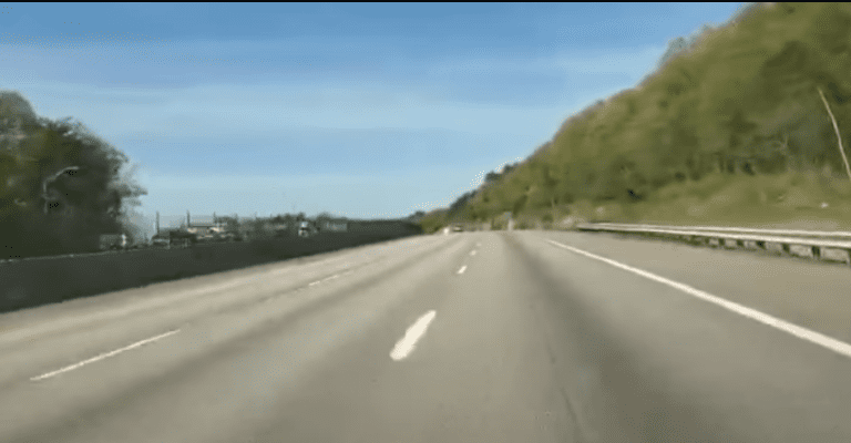 Mayo 20, 2020 – Reportando Máximo Torres desde Mass Pike camino a Boston. Massachusetts comienza a recobrar vida en el segundo día de la primera fase del «Reopen» o de la reapertura económica en todo el estado.