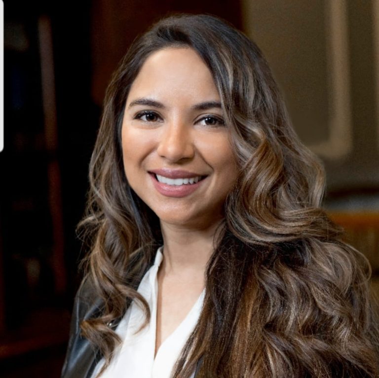 La concejal de Chelsea Judith García se une a la campaña de Kennedy