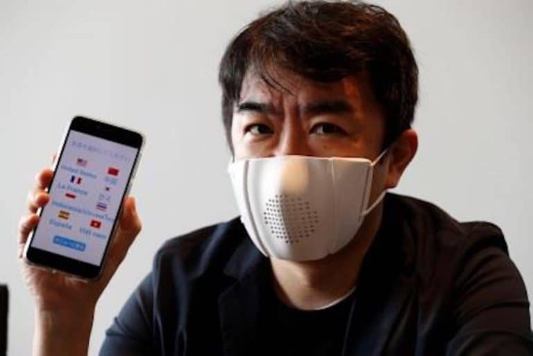 Una firma japonesa presenta una máscara facial inteligente que se conecta a los teléfonos