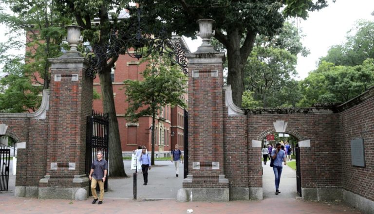 Gobierno rescinde norma sobre estudiantes extranjeros