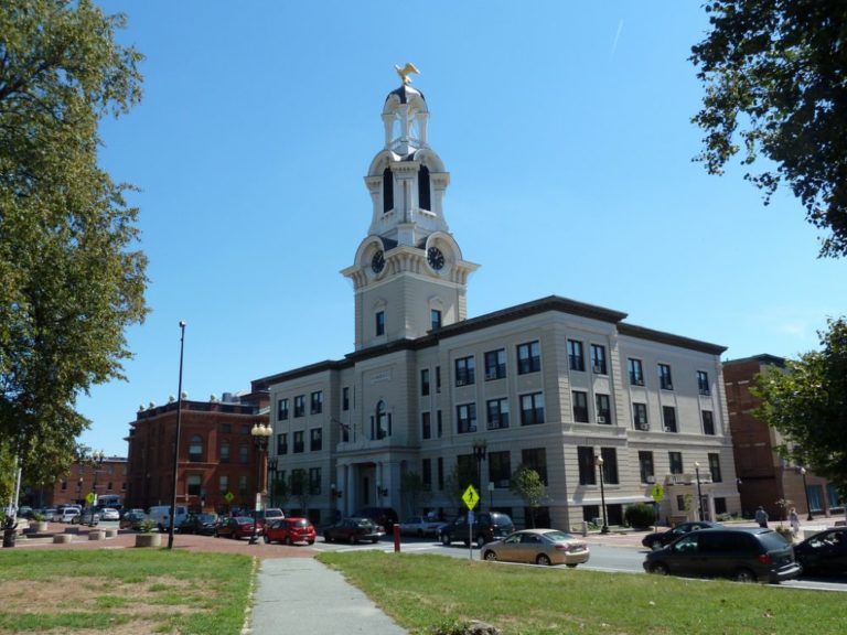 Alcalde anuncia reapertura del City Hall de Lawrence