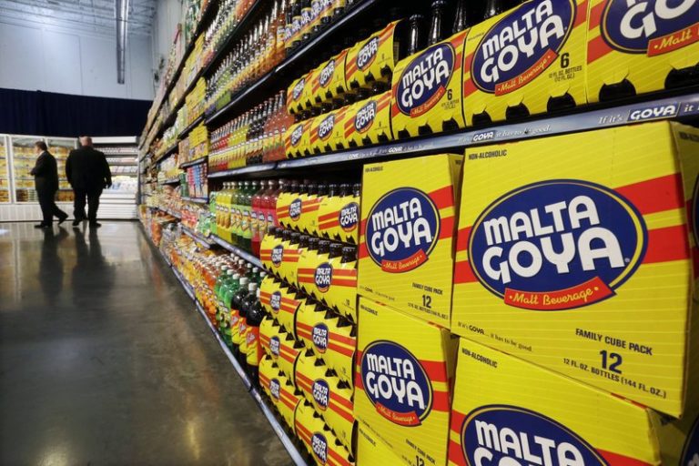 Goya en el ojo del huracán por elogios a Trump