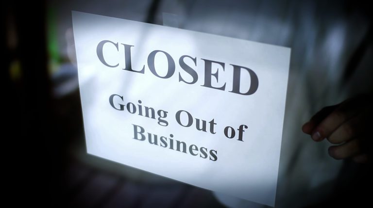 Pequeñas empresas de latinos y mujeres en Massachusetts están pasando las de Caín