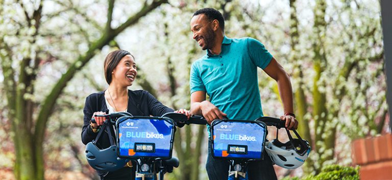 Ofrecen pases gratuitos de viajes en Bluebikes para trabajadores esenciales
