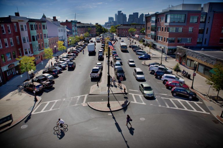 Por aumento de casos de coronavirus ¿Toque de queda en East Boston?