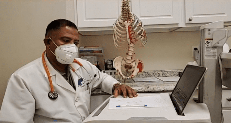 Doctor Elmer Huerta, un medico peruano residente en Washington