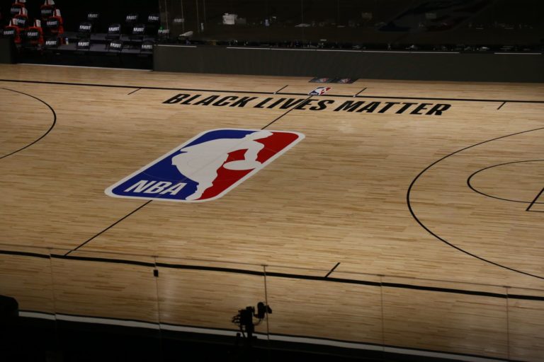 La reanudación de los playoffs de la NBA está en el aire