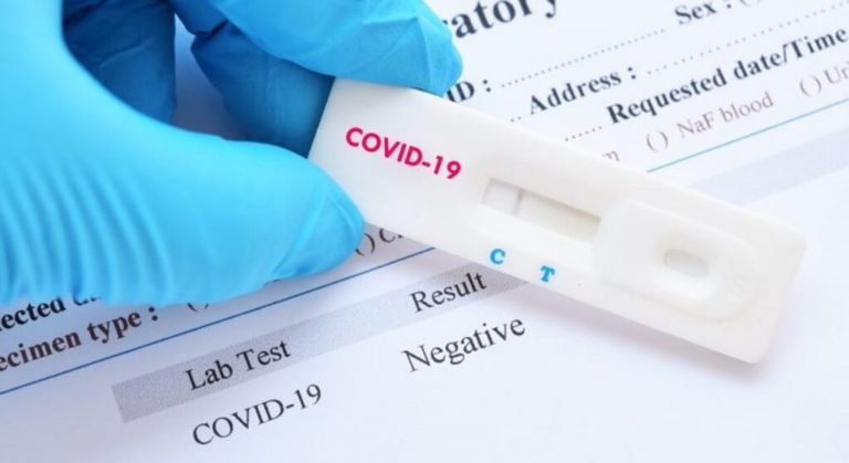 Pruebas de respuesta rápida por casos de COVID en escuelas
