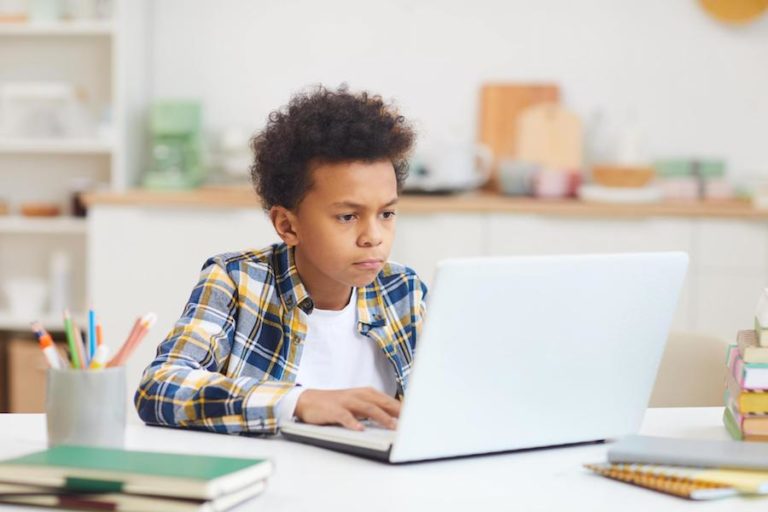 Nuevo año escolar será  70% presencial o híbrido