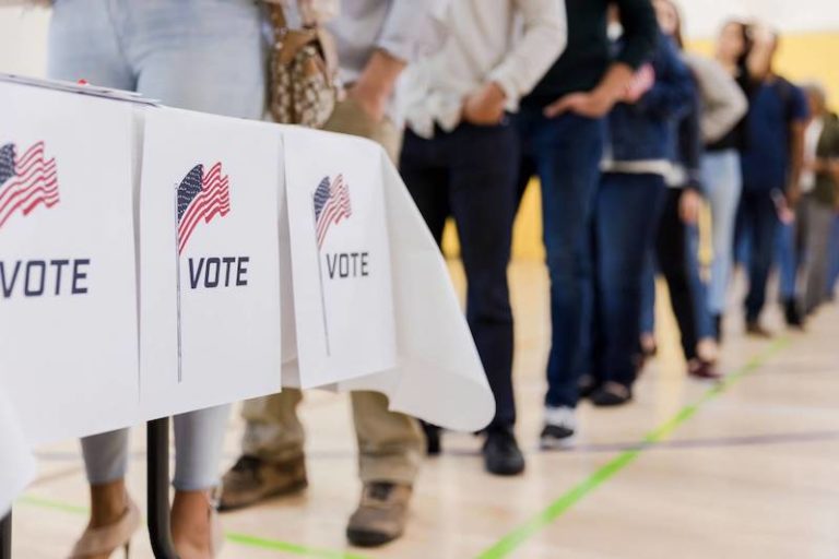Elecciones con máscara  y distanciamiento social
