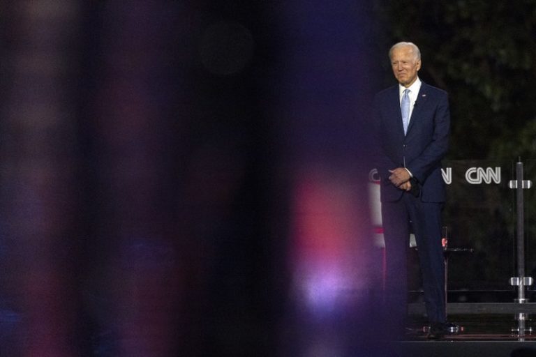 Biden acusa a Trump de respuesta “criminal” frente al virus