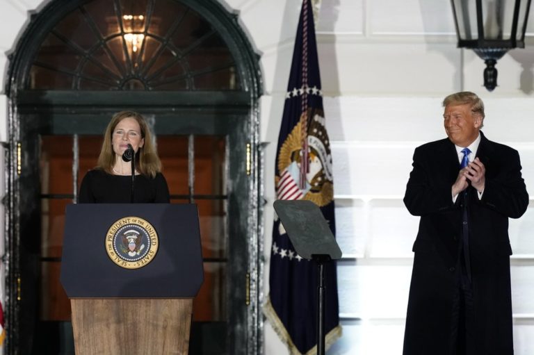 Barrett es confirmada como jueza de la Corte Suprema