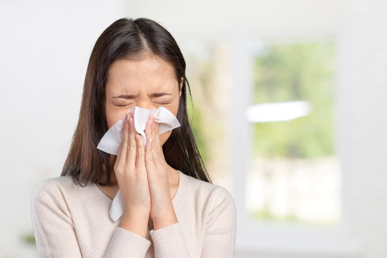 ¿Cómo se puede distinguir la gripe del COVID-19?