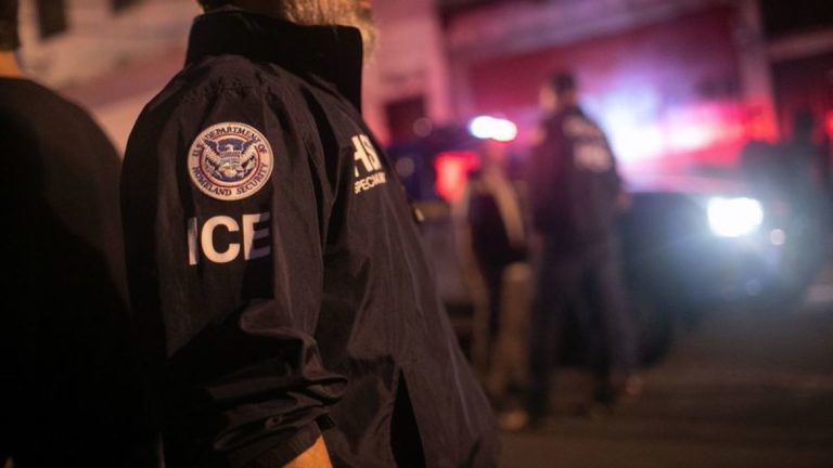 La columna de Inmigración: ¿Qué hacer en caso de redadas de ICE? ¡Conoce tus derechos!