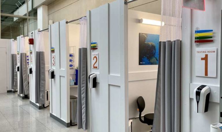 Pruebas de coronavirus disponibles para viajeros en aeropuerto Logan