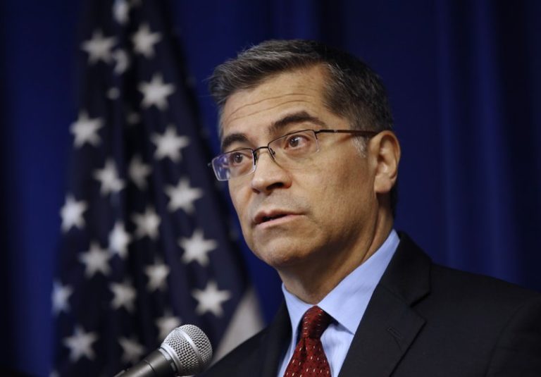 Biden elige a Xavier Becerra como secretario de Salud