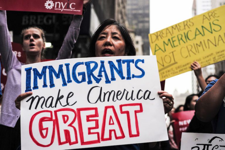 La Columna de Max: ¿Con el COVID se acaba la política anti-inmigrante de Trump?