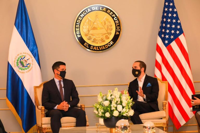 Estados Unidos y El Salvador concluyen acuerdo sobre plan de asilo migratorio