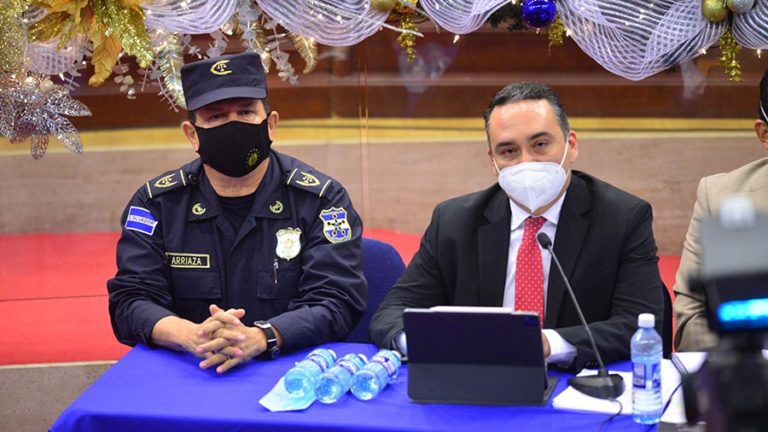 El Salvador: Director de Policía se somete a tribunales