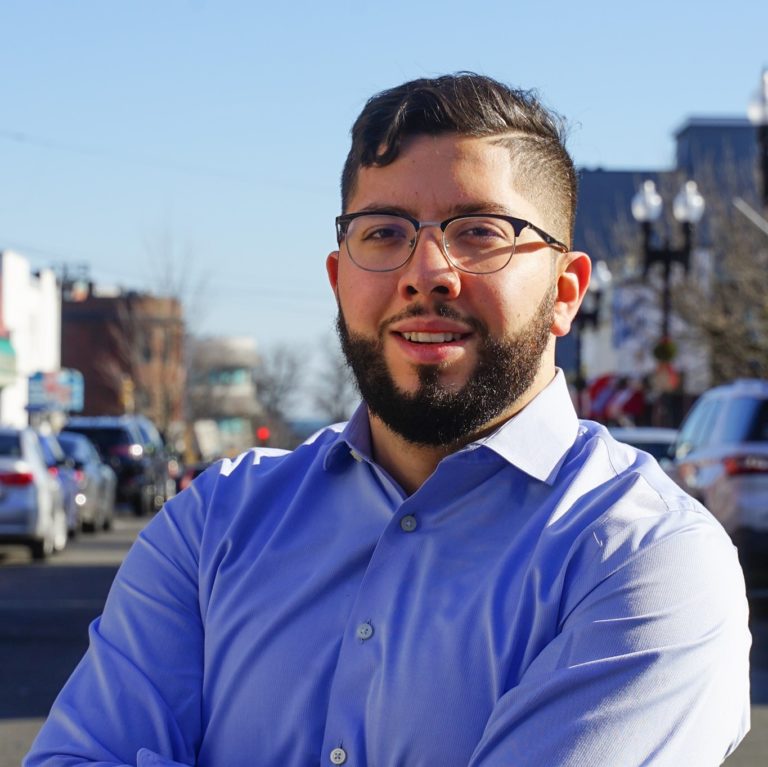 Inmigrante colombiano lanzó candidatura a Representante Estatal para Winthrop y Revere