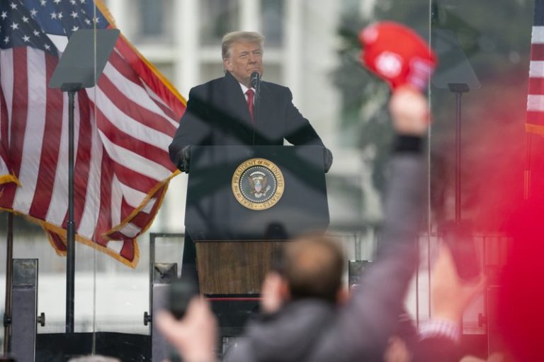 Trump dice que termina su período, promete transición