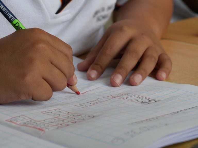 Miles de estudiantes de Boston podrán regresar a las escuelas
