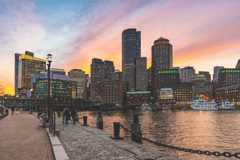 Boston elimina restricciones por mejora en el número de casos COVID