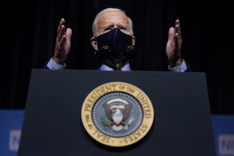 Juez federal suspende moratoria de deportaciones de Biden